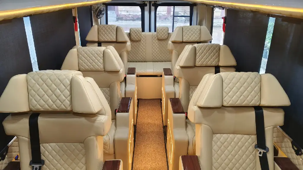 12-seater-new-force-urbania-3